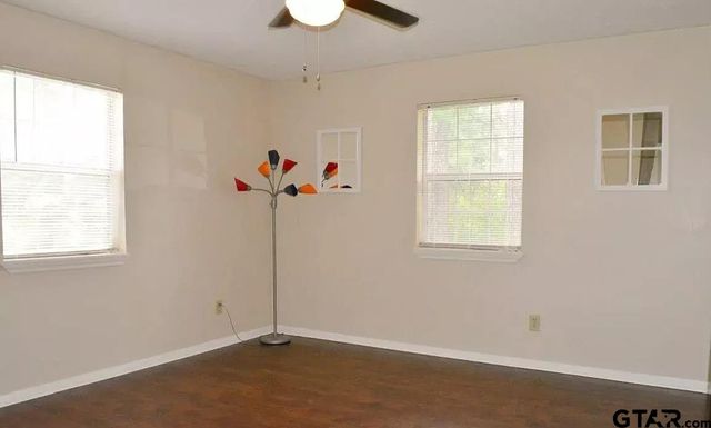 1520 N Texas Ave, Palestine, TX 75803