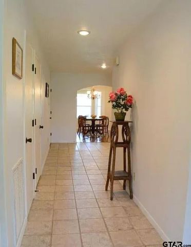 1520 N Texas Ave, Palestine, TX 75803