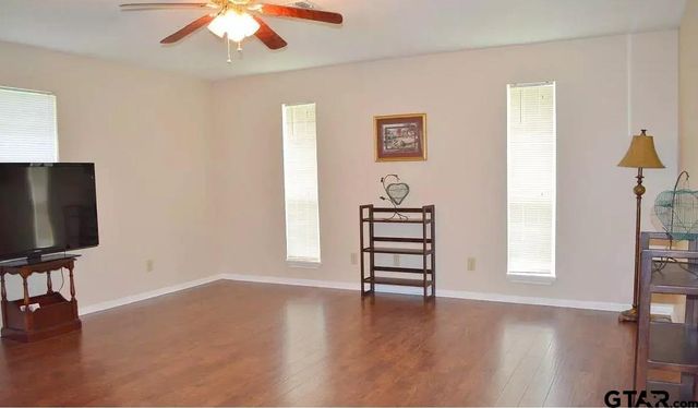 1520 N Texas Ave, Palestine, TX 75803