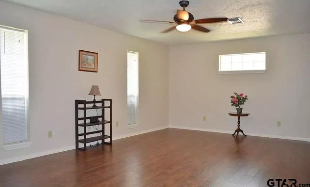 1520 N Texas Ave, Palestine, TX 75803