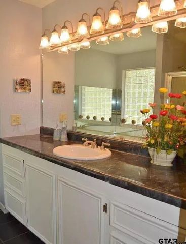 1520 N Texas Ave, Palestine, TX 75803