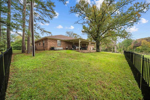 1520 N Texas Ave, Palestine, TX 75803