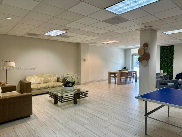 19390 Collins Avenue 414, Sunny Isles Beach, FL 33160