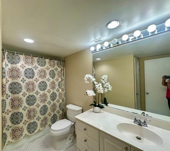 19390 Collins Avenue 414, Sunny Isles Beach, FL 33160