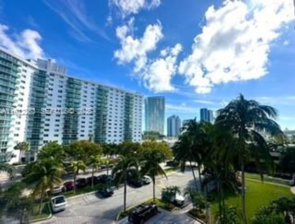 19390 Collins Avenue 414, Sunny Isles Beach, FL 33160