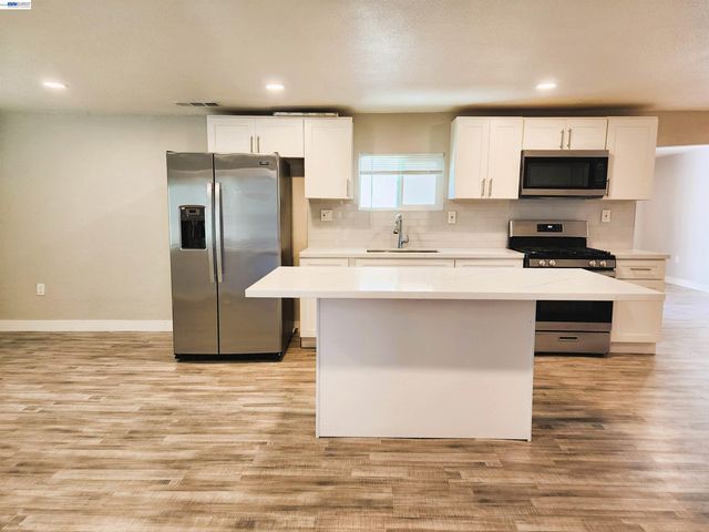 28 W Madill St, Antioch, CA 94509