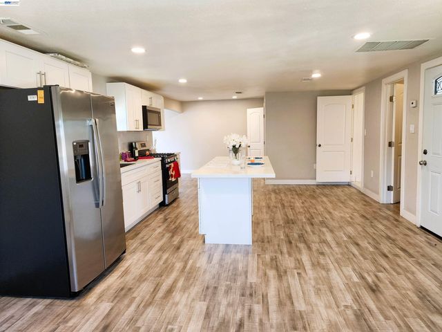 28 W Madill St, Antioch, CA 94509