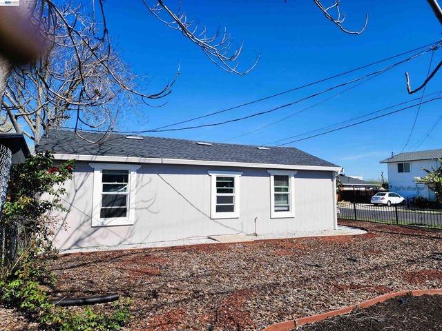 28 W Madill St, Antioch, CA 94509