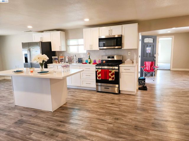 28 W Madill St, Antioch, CA 94509