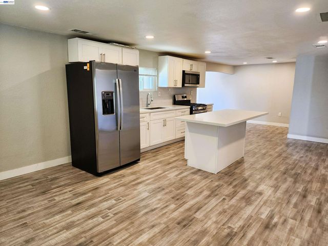 28 W Madill St, Antioch, CA 94509