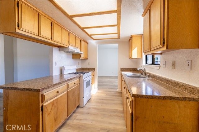 19014 Vine, Hesperia, CA 92345