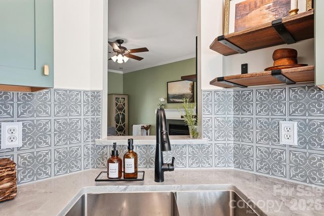 2822 Carriage Crossing Drive, Matthews, NC 28105