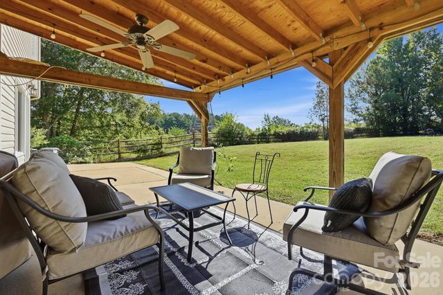 2822 Carriage Crossing Drive, Matthews, NC 28105