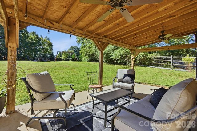 2822 Carriage Crossing Drive, Matthews, NC 28105