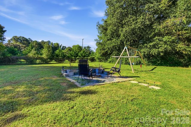 2822 Carriage Crossing Drive, Matthews, NC 28105