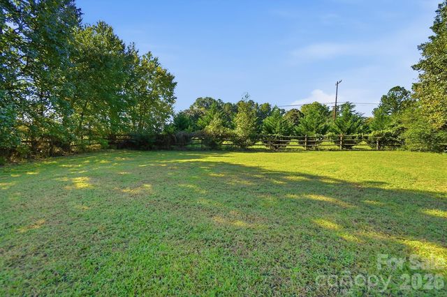 2822 Carriage Crossing Drive, Matthews, NC 28105