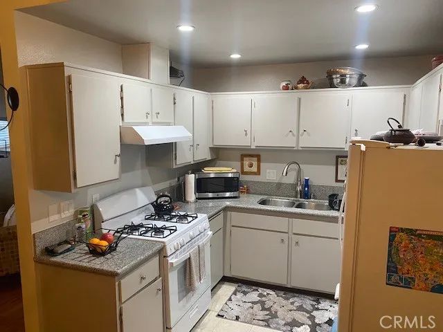 1432 West 227th Street 11, Torrance, CA 90501