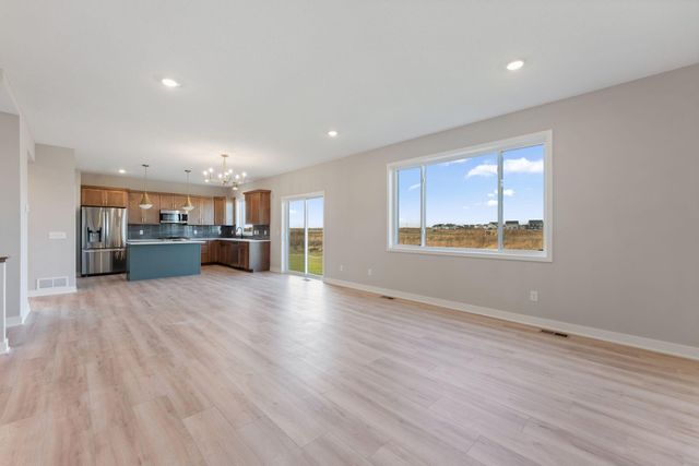 13721 Arrowhead Way, Rosemount, MN 55068