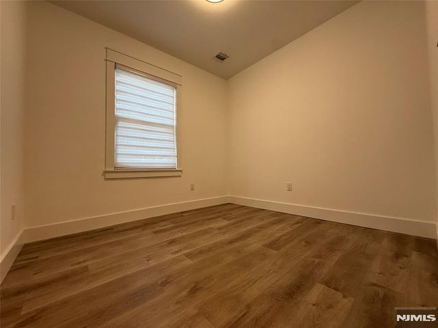 517 Lincoln Street 3, Palisades Park, NJ 07650