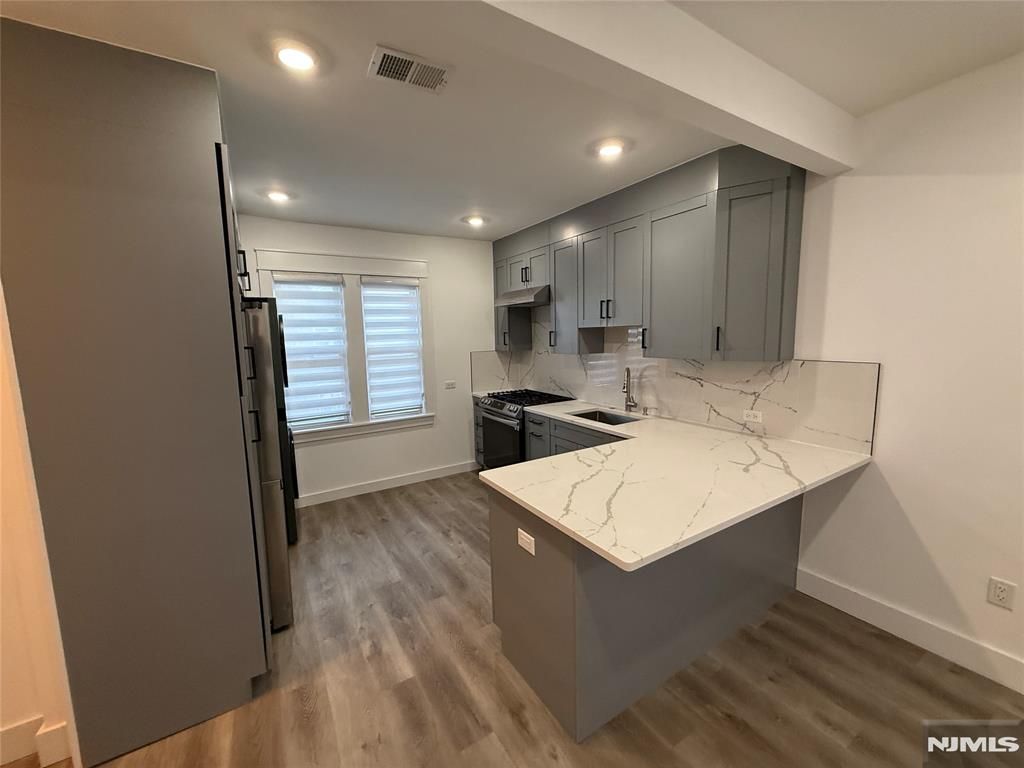 517 Lincoln Street 3, Palisades Park, NJ 07650