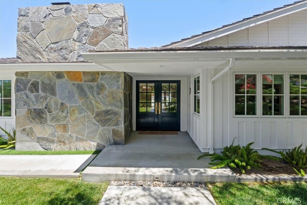 Image 1 of property listing at 22 Aurora, Rolling Hills Estates, CA 90274