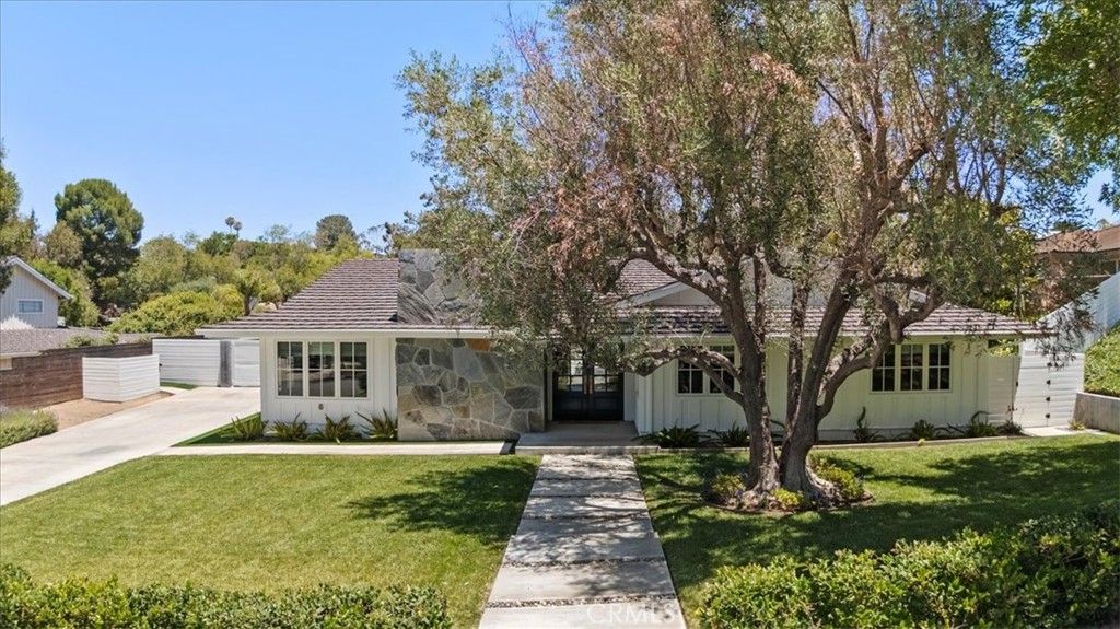 Image 2 of property listing at 22 Aurora, Rolling Hills Estates, CA 90274