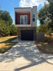 2432 St Clair Drive, Dallas, TX 75215