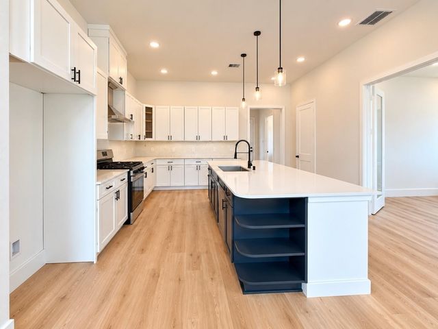 13523 Lakecrest Drive, Cypress, TX 77429