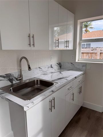2239 NW 87th St 8, Miami, FL 33147