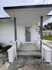 2239 NW 87th St 8, Miami, FL 33147