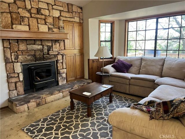 955 Coulter Pine, Crestline, CA 92325