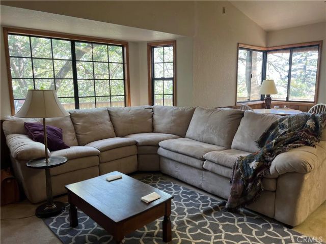 955 Coulter Pine, Crestline, CA 92325