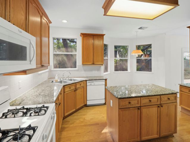 7120 Gentle Oak DR, Austin, TX 78749