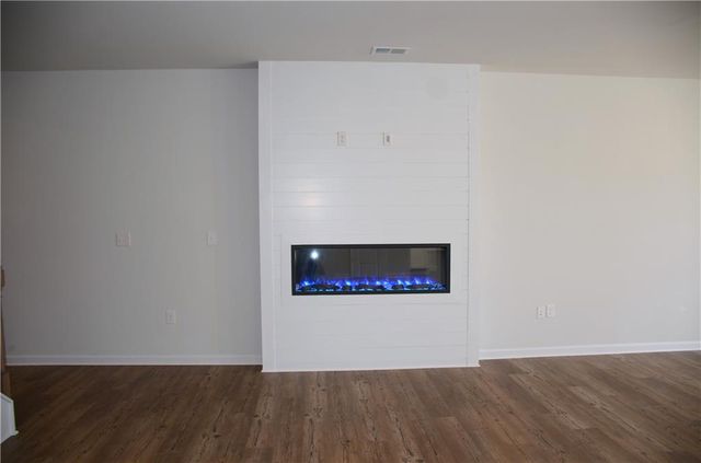 1121 Point Place Drive, Loganville, GA 30052