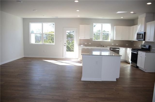 1121 Point Place Drive, Loganville, GA 30052