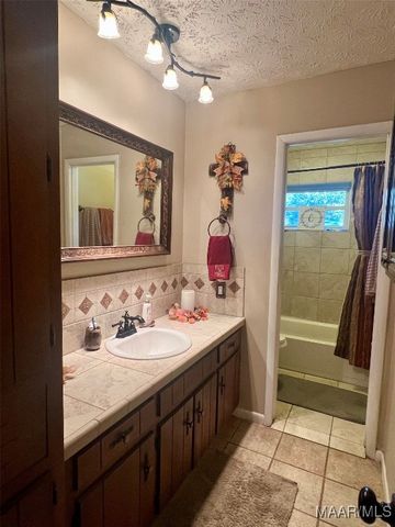 100 Shawnee Drive, Wetumpka, AL 36092