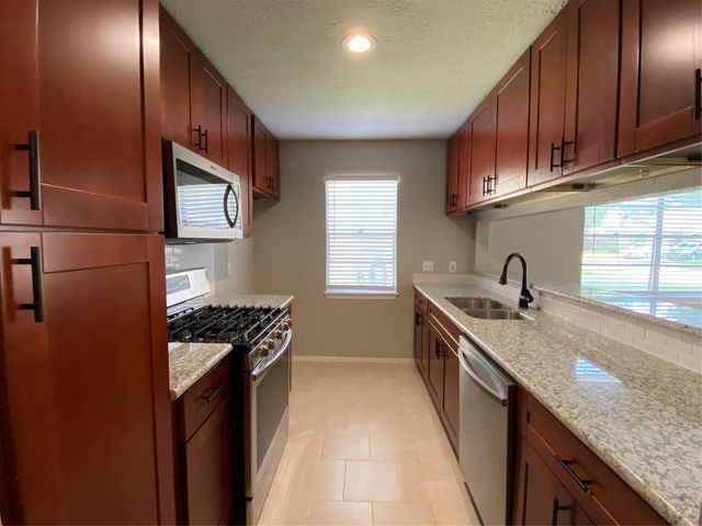 1010 Western Hills Drive, Katy, TX 77450