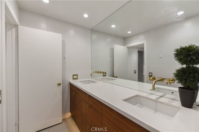 53 Oxford 14, Irvine, CA 92612