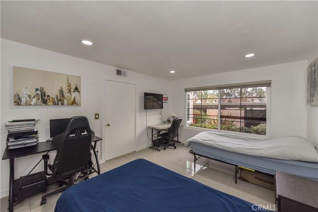 53 Oxford 14, Irvine, CA 92612
