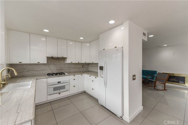 53 Oxford 14, Irvine, CA 92612