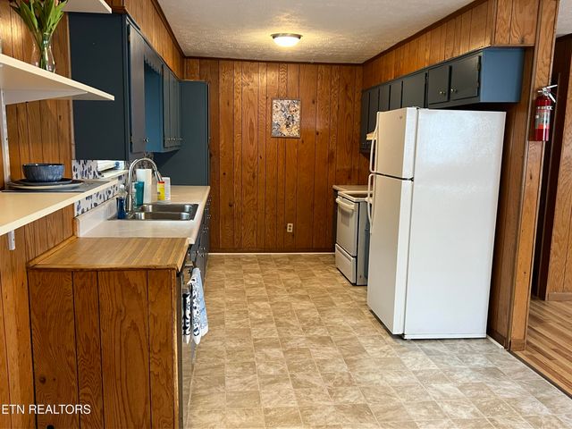 345 Emory Heights Rd, Harriman, TN 37748