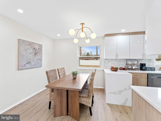 98 RED STONE RDG, Delran, NJ 08075