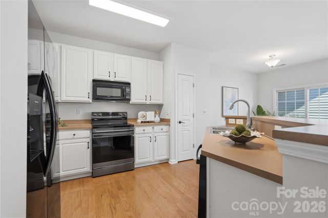 1028 Tabard Lane, Matthews, NC 28104