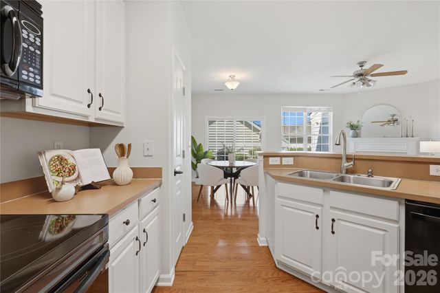 1028 Tabard Lane, Matthews, NC 28104