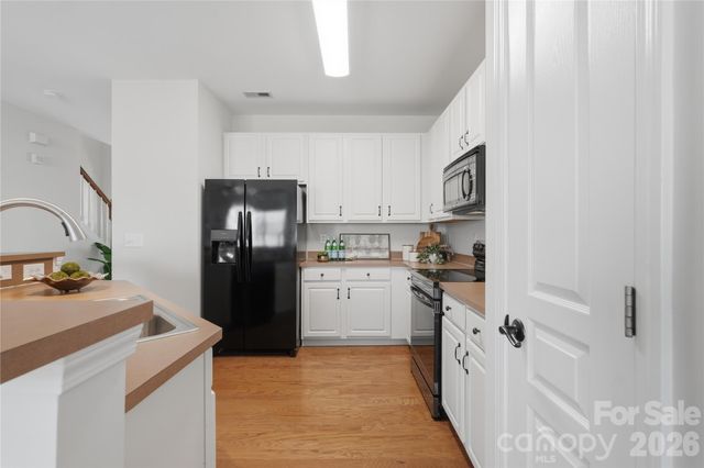 1028 Tabard Lane, Matthews, NC 28104