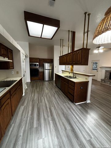 13410 Alcanfor, Universal City, TX 78148