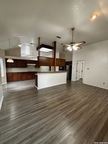 13410 Alcanfor, Universal City, TX 78148