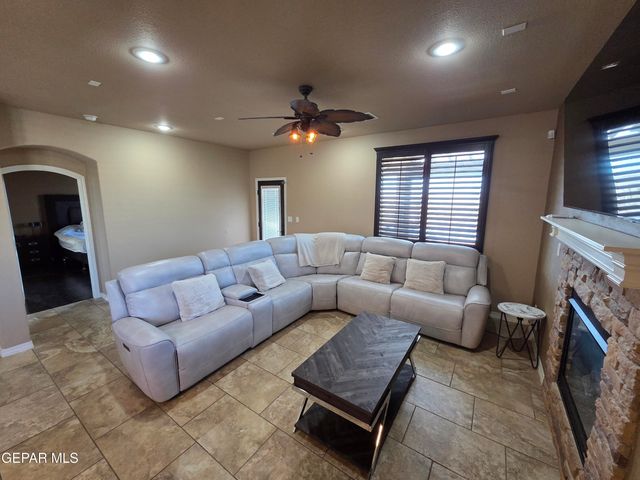 7673 Mundy Creek Drive, El Paso, TX 79911