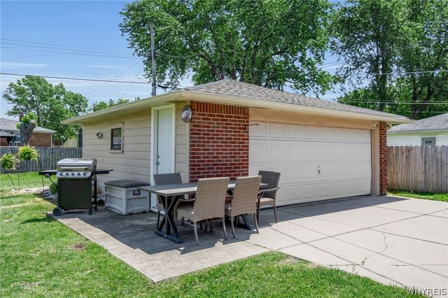 95 Cherokee Drive, West Seneca, NY 14224