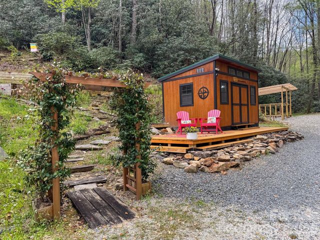 91 Double Springs Road, Almond, NC 28702